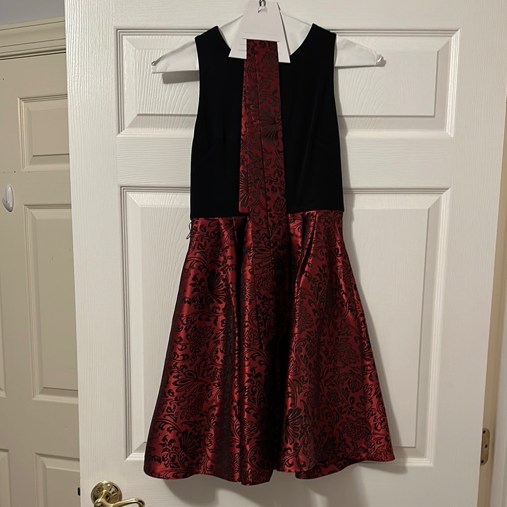 Eliza J Junior Size 2 Black and Red Halter Fit and Flare Knee-Length Dress